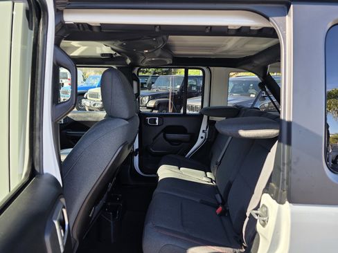 Certified 2025 Jeep Wrangler Unlimited Rubicon image 18