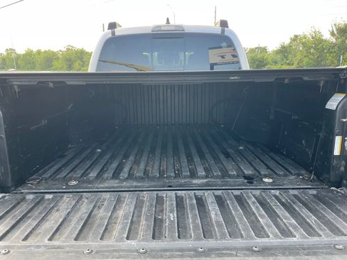 Used 2021 Toyota Tacoma SR5 AWD/4WD image 16