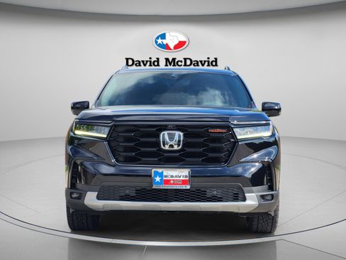 Certified 2025 Honda Pilot TrailSport image 8