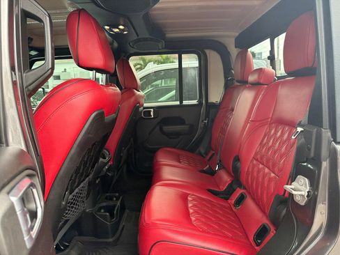 Used 2022 Jeep Gladiator Rubicon AWD/4WD image 6