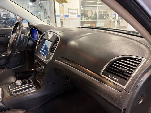 Used 2018 Chrysler 300 Limited AWD/4WD image 35