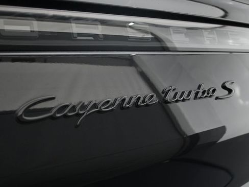 Used 2022 Porsche Cayenne Turbo S AWD/4WD image 23
