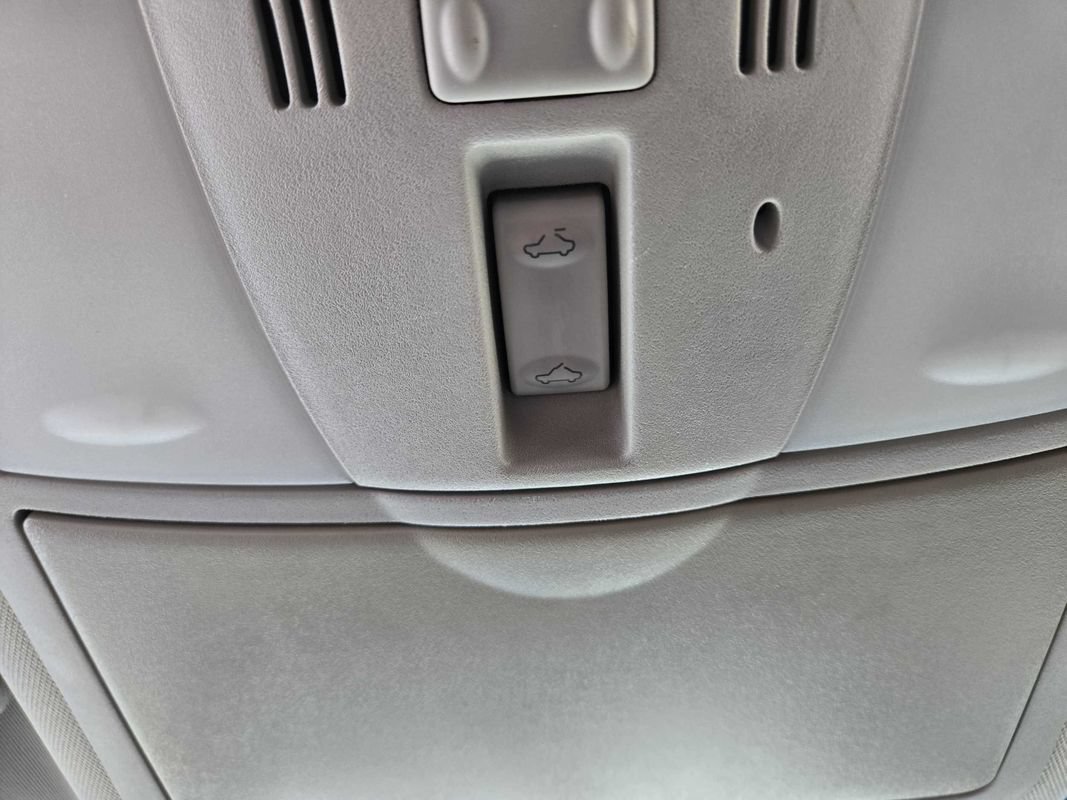 Used 2010 Nissan Altima 2.5 S w/ Convenience Plus Pkg FWD image 19