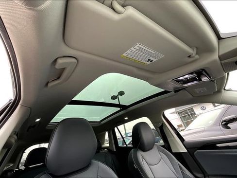 New 2025 Volkswagen Tiguan SE image 25