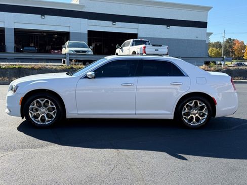 Used 2017 Chrysler 300 C Platinum image 5