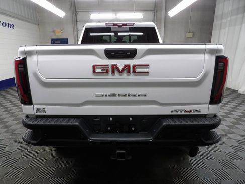 Used 2025 GMC Sierra 2500 AT4X image 42
