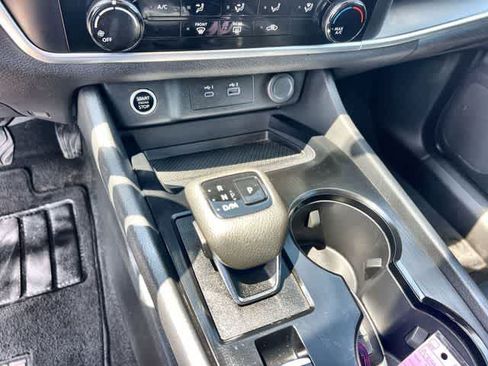 Used 2023 Nissan Rogue S AWD/4WD image 16