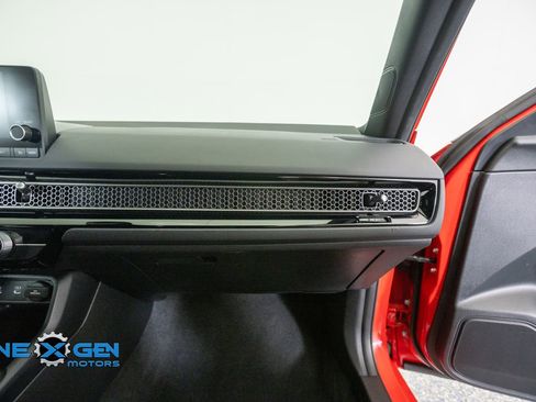 Used 2025 Honda Civic Sport image 41
