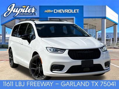 Used 2025 Chrysler Pacifica Limited