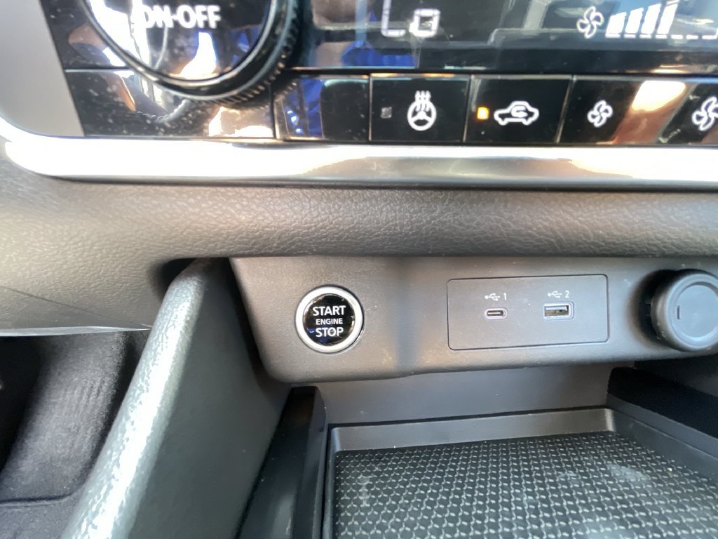 Used 2023 Nissan Rogue SV w/ SV Premium B Package FWD image 17