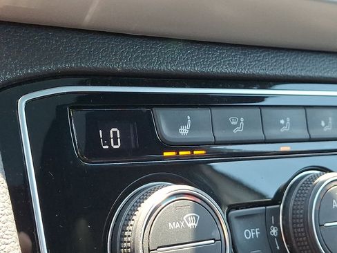 Certified 2023 Volkswagen Atlas Cross Sport SE w/ Panoramic Sunroof Package AWD/4WD image 25