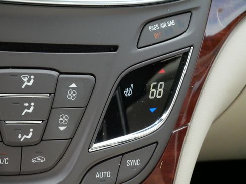 Used 2017 Buick Regal Sport Touring FWD image 29