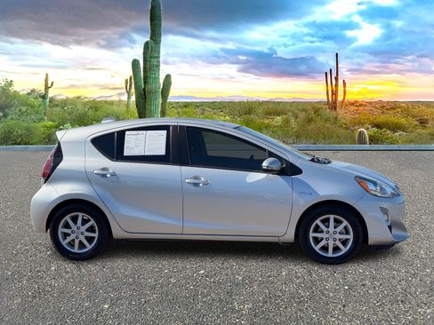 Used 2015 Toyota Prius C image 6