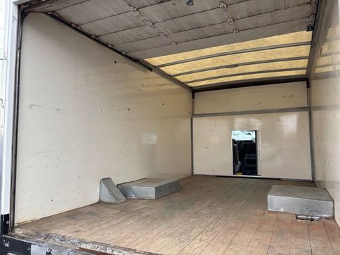 Used 2022 Ford E-350 and Econoline 350 Super Duty w/ Power Windows & Locks Group image 26