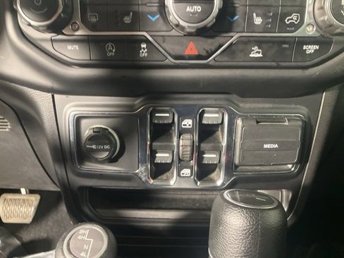 Used 2021 Jeep Gladiator Sport image 14