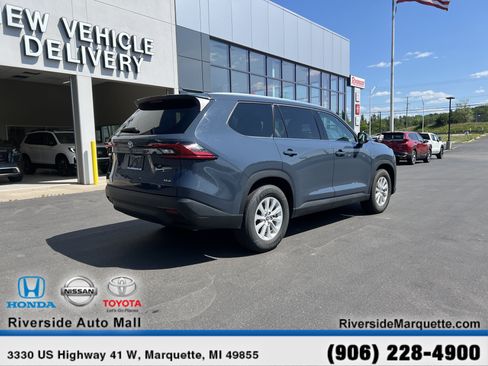 Used 2025 Toyota Grand Highlander AWD image 9