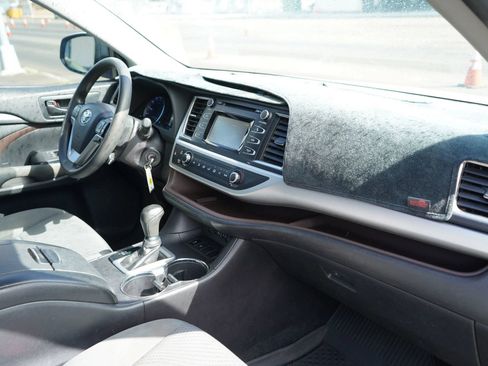 Used 2019 Toyota Highlander FWD V6 image 17