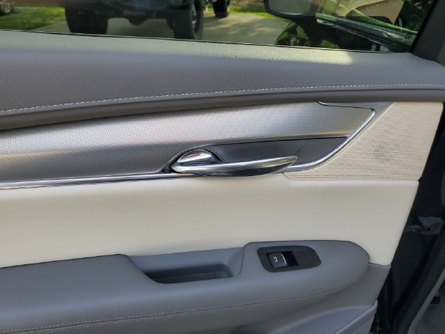 Certified 2017 Cadillac XT5 Luxury w/ Driver Awareness Package FWD image 16