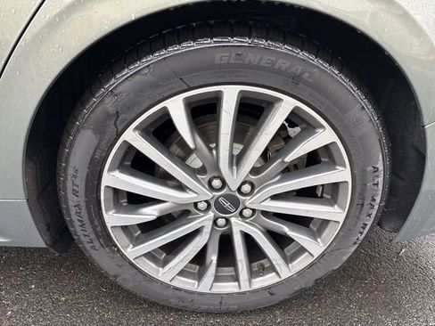 Used 2017 Lincoln Continental Select image 8