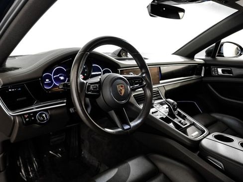 Used 2021 Porsche Panamera image 2