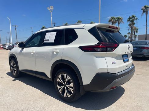 Certified 2023 Nissan Rogue SV w/ SV Premium B Package FWD image 3