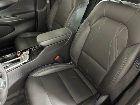 Used 2024 Buick Envista Sport Touring w/ Convenience I Package FWD image 24