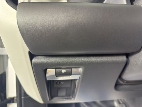 Used 2020 Land Rover Defender 110 HSE AWD/4WD image 17