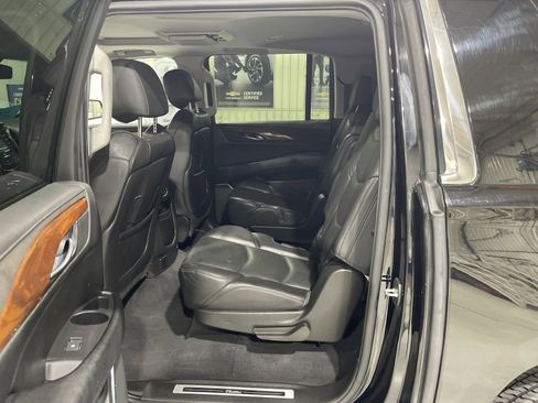 Used 2015 Cadillac Escalade ESV Premium image 12
