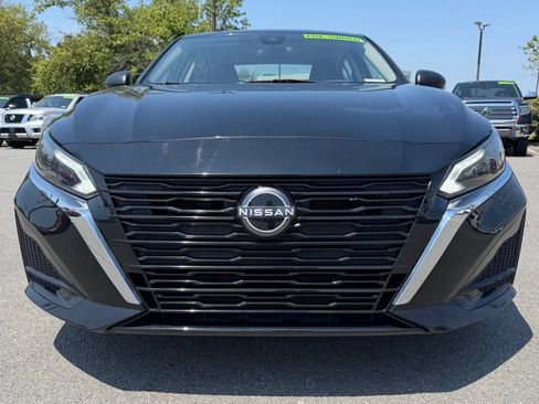 Used 2025 Nissan Altima 2.5 SV FWD image 2