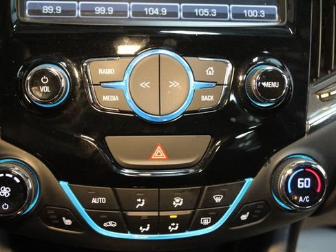 Used 2018 Chevrolet Cruze Premier FWD image 26