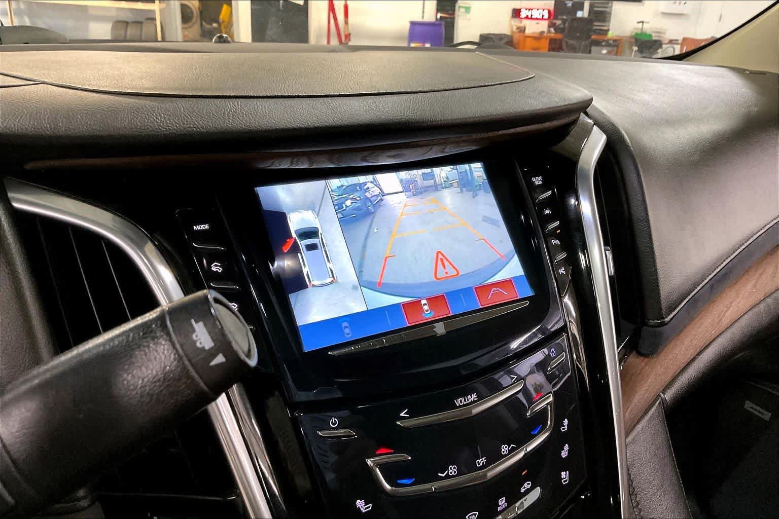 Used 2019 Cadillac Escalade ESV Luxury AWD/4WD image 27