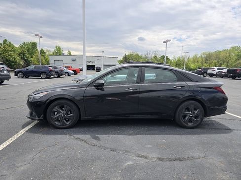 Used 2022 Hyundai Elantra SEL FWD image 4