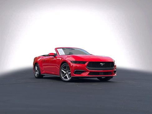 Used 2025 Ford Mustang Convertible RWD image 2