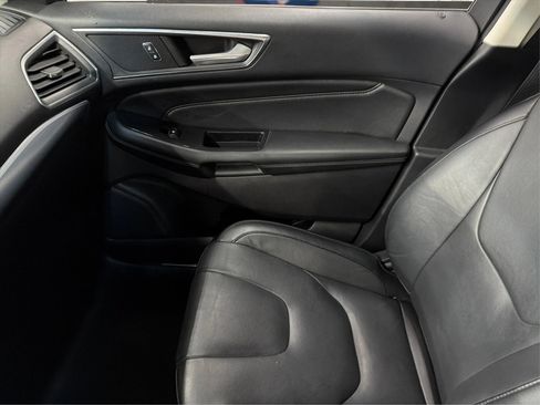 Used 2017 Ford Edge Titanium FWD image 34