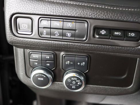 Used 2023 GMC Yukon XL Denali AWD/4WD image 23