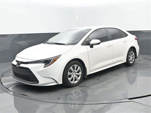 Used 2025 Toyota Corolla LE image 8