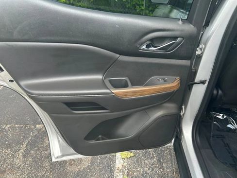 Used 2019 GMC Acadia SLE image 10