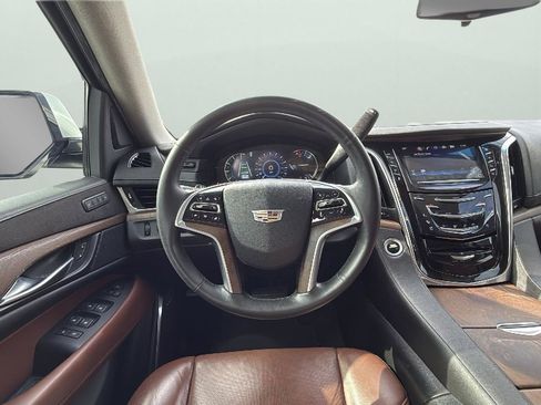 Used 2018 Cadillac Escalade Luxury image 13