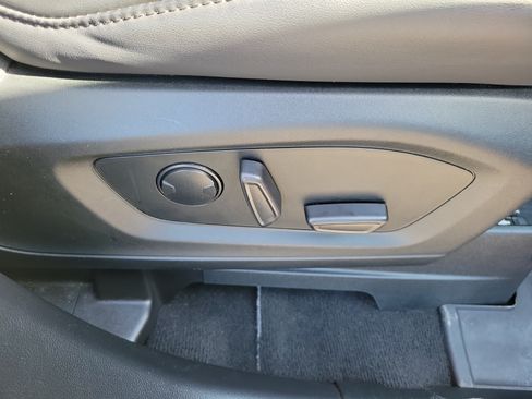 Used 2021 Ford Explorer XLT w/ Equipment Group 202A RWD image 9