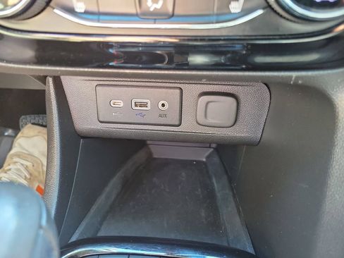 Used 2021 Buick Encore GX Select w/ Sport Touring Package FWD image 31
