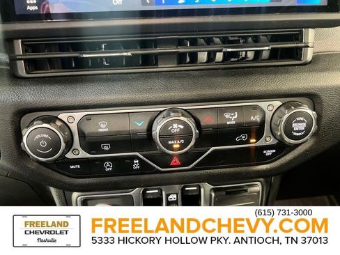 Used 2024 Jeep Gladiator Sport image 25