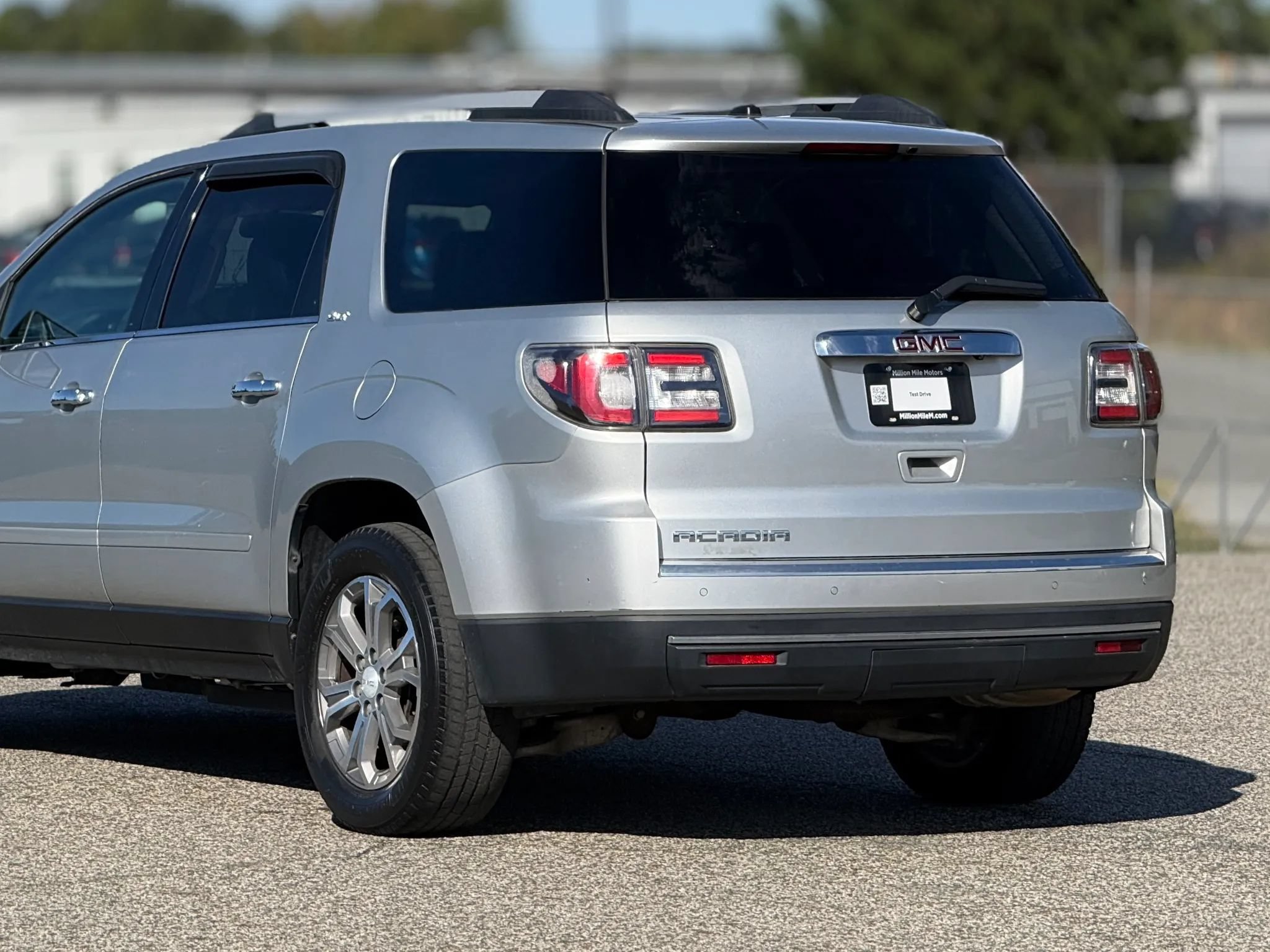 Used 2015 GMC Acadia SLT FWD image 16