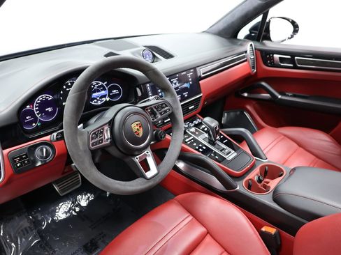 Used 2021 Porsche Cayenne Turbo S AWD/4WD image 22