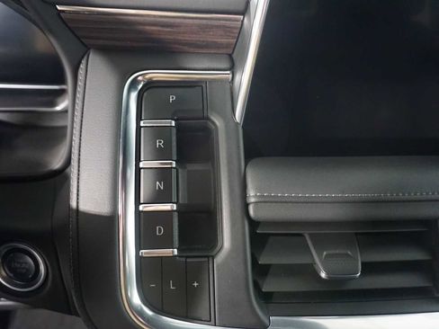 Used 2024 Chevrolet Suburban LT image 27