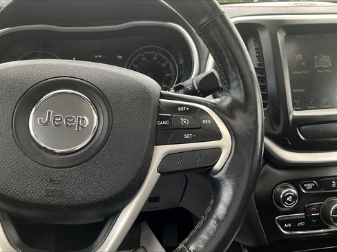 Used 2014 Jeep Cherokee Trailhawk w/ Comfort/Convenience Group AWD/4WD image 12