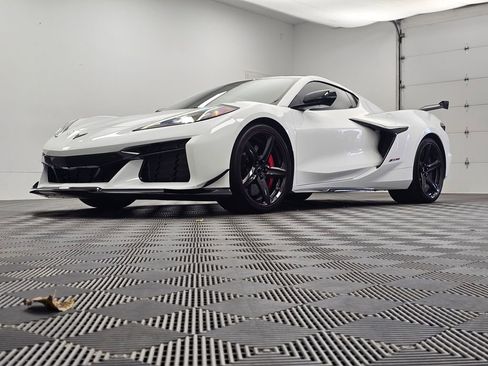 Used 2024 Chevrolet Corvette Z06 w/ Z07 Performance Package image 18