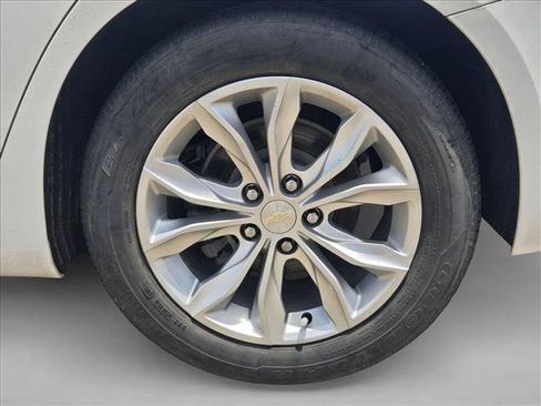 Used 2020 Chevrolet Malibu LT FWD image 10