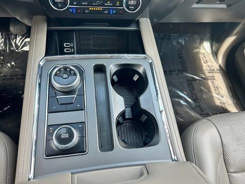 Used 2018 Ford Expedition Max XLT w/ Equipment Group 202A AWD/4WD image 27