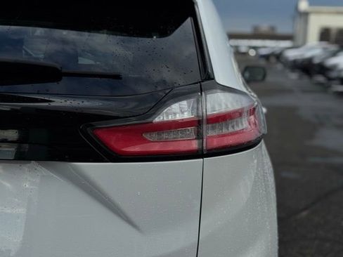 Used 2022 Ford Edge SEL w/ Convenience Package image 11