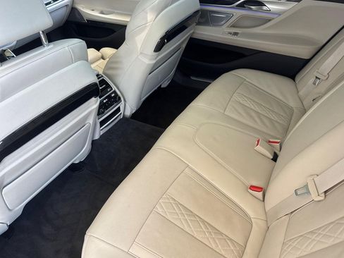 Certified 2022 BMW 750i xDrive w/ Executive Package AWD/4WD image 27
